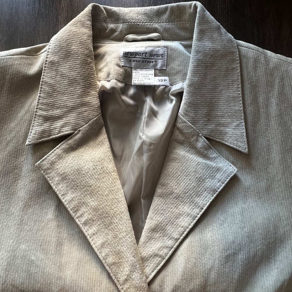Genuine Leather Coat Never Worn - Picture 4 of 5